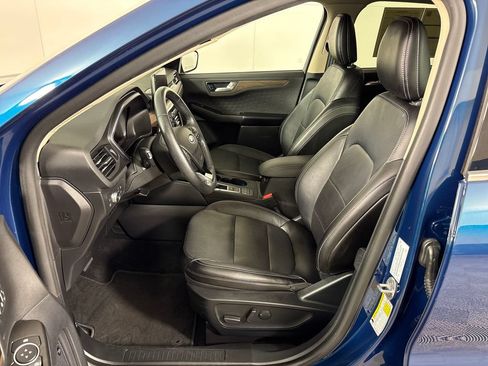 Used 2020 Ford Escape Titanium w/ Titanium Premium Package 2.0 AWD/4WD image 29