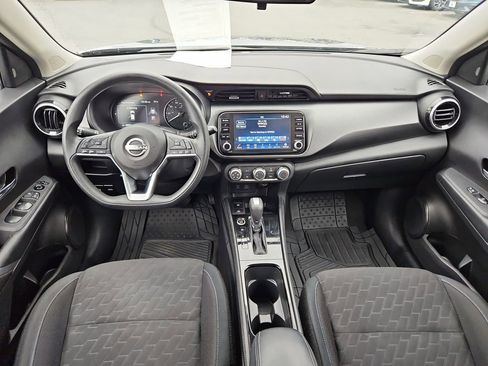 Used 2024 Nissan Kicks SV image 9