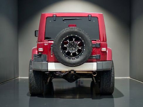 Used 2011 Jeep Wrangler Unlimited Sahara w/ Dual Top Group AWD/4WD image 5
