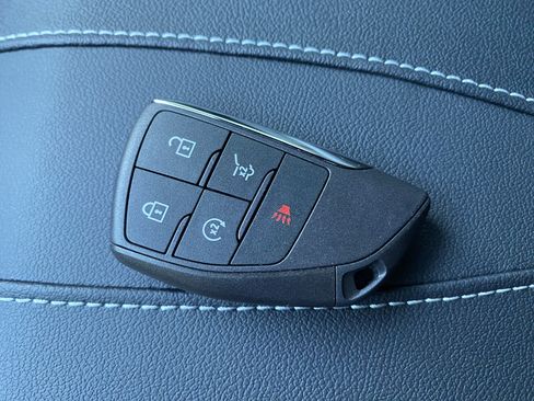 Used 2026 Chevrolet Traverse LT FWD image 38
