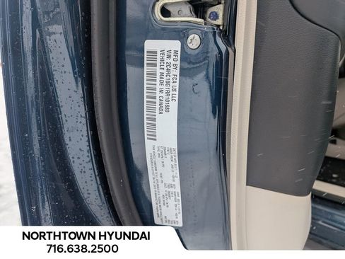 Used 2024 Chrysler Pacifica Touring-L image 42