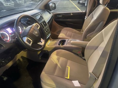 Used 2016 Dodge Grand Caravan SXT w/ Rear Park Assist Package image 11