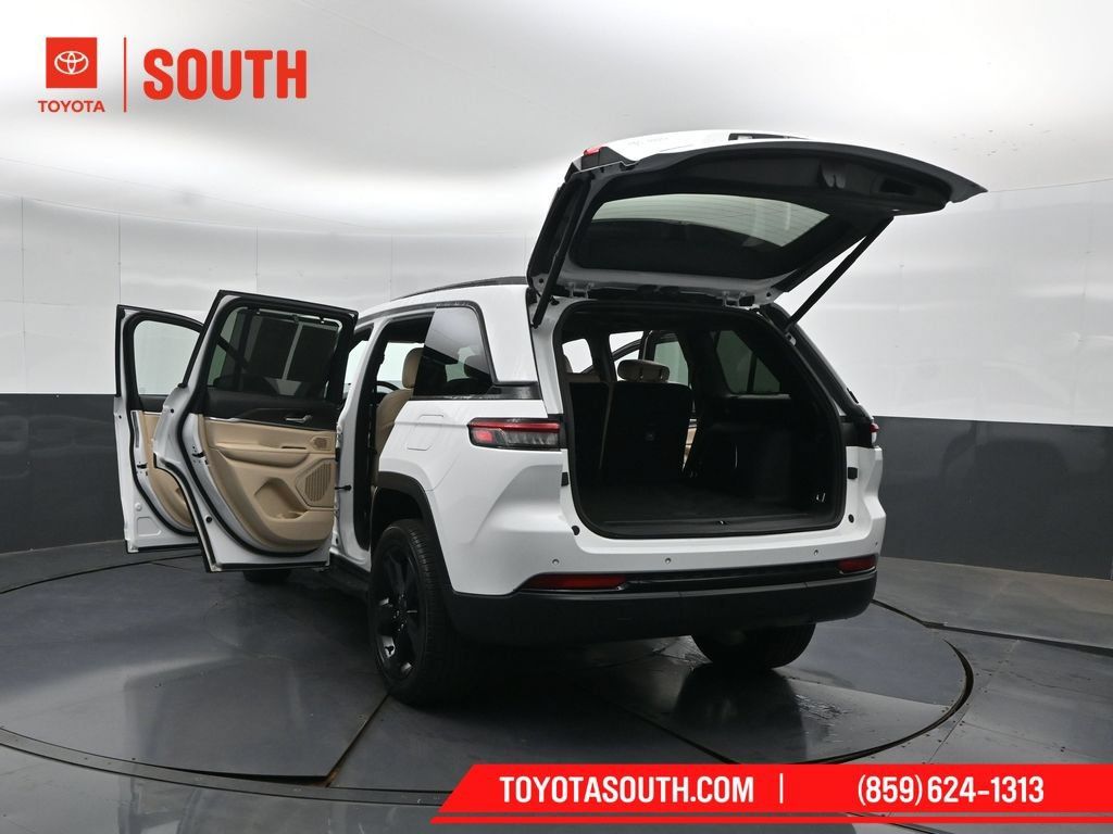 Used 2023 Jeep Grand Cherokee Limited w/ Luxury Tech Group II AWD/4WD image 61