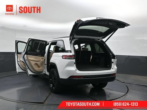 Used 2023 Jeep Grand Cherokee Limited w/ Luxury Tech Group II AWD/4WD image 61