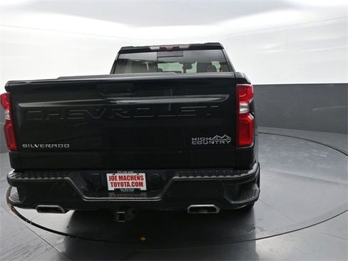 Used 2022 Chevrolet Silverado 1500 High Country w/ Technology Package image 6