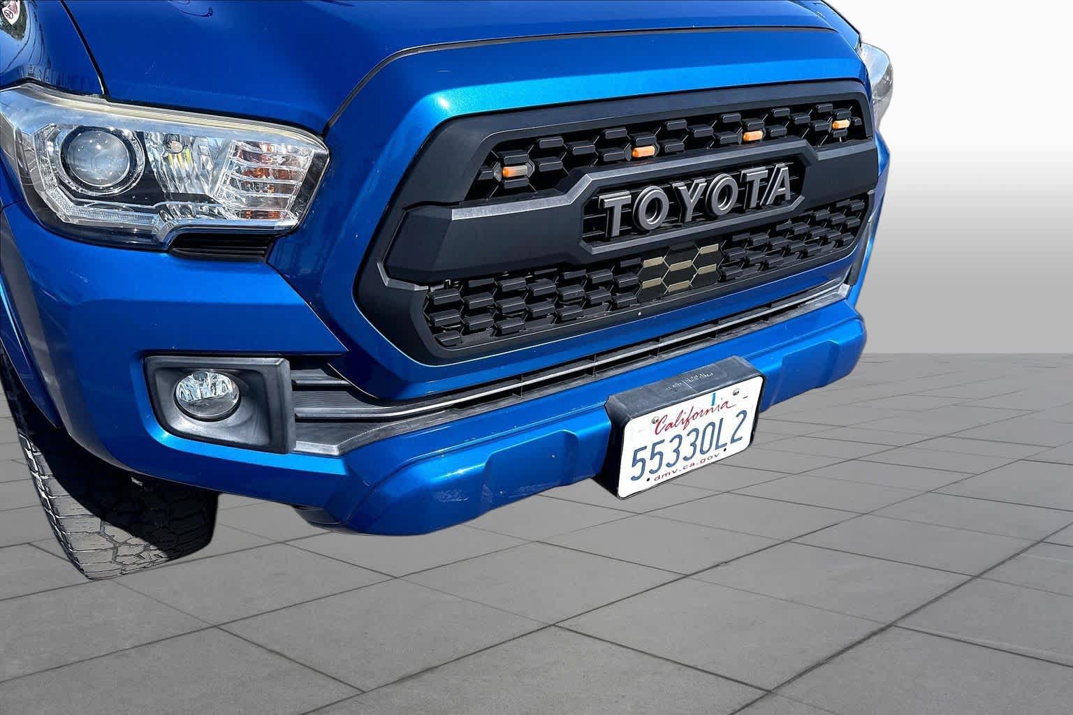 Used 2018 Toyota Tacoma TRD Sport w/ Technology Package RWD image 29