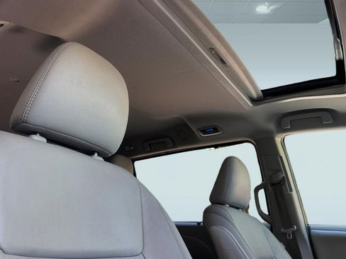 Used 2018 Toyota Sienna XLE image 15