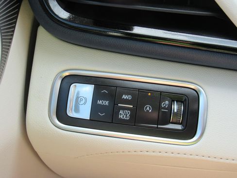 Used 2026 Buick Enclave Avenir w/ Super Cruise Package AWD/4WD image 18