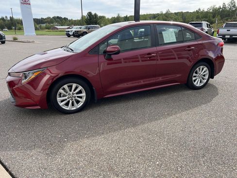 Used 2024 Toyota Corolla LE w/ LE Convenience Package FWD image 6