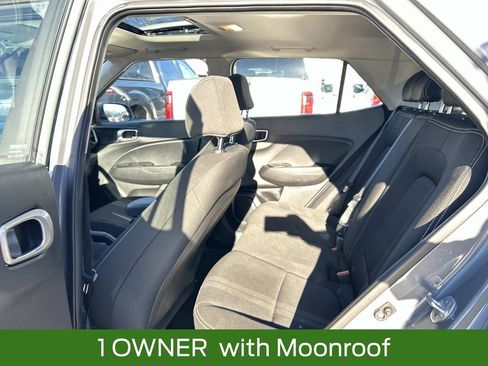 Used 2022 Hyundai Venue SEL image 11