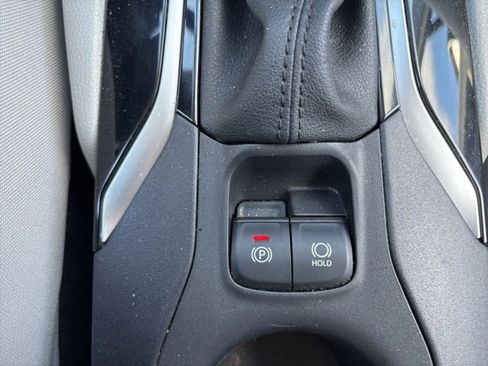 Certified 2022 Toyota Corolla Cross L image 25