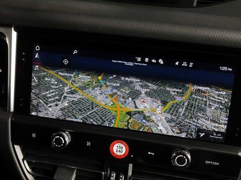 Used 2023 Porsche Macan image 16