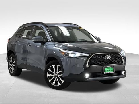 Used 2023 Toyota Corolla Cross XLE w/ Convenience Package AWD/4WD image 7