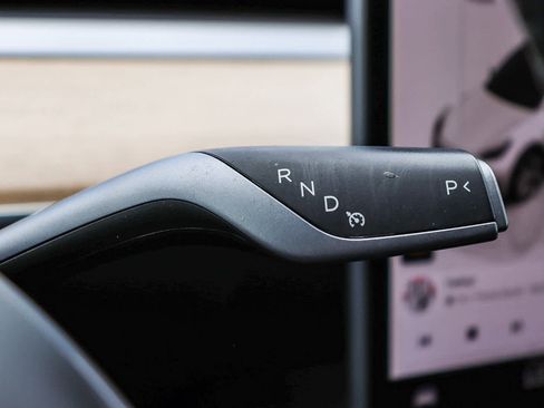 Used 2022 Tesla Model Y Long Range AWD/4WD image 25