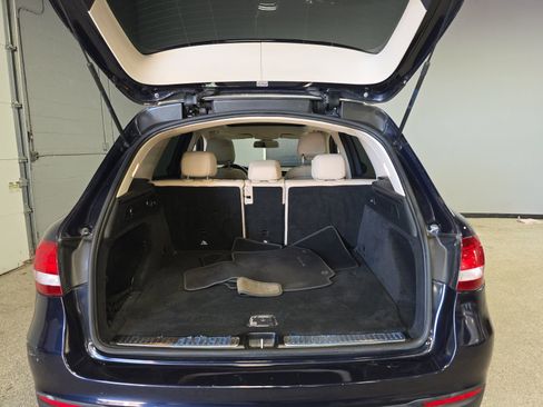 Used 2019 Mercedes-Benz GLC 300 4MATIC w/ Premium Package image 15