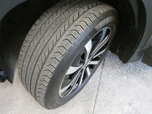 Used 2022 Mercedes-Benz GLB 250 w/ Premium Package Lite image 43