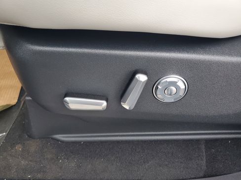 New 2026 Lincoln Navigator Reserve image 13