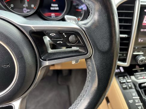 Used 2017 Porsche Cayenne image 28