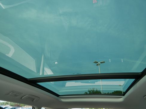 New 2025 Volkswagen Taos SE image 14