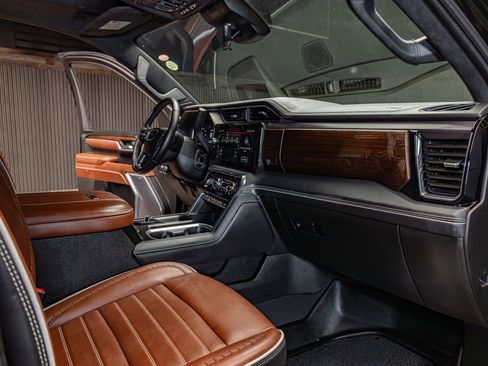 Used 2025 GMC Sierra 3500 Denali Ultimate image 15