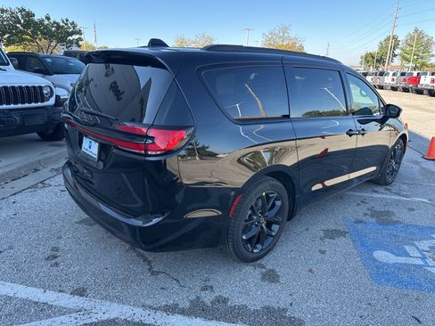 New 2026 Chrysler Pacifica Select image 29