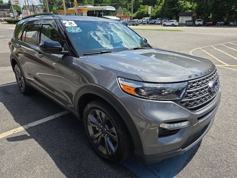 Used 2023 Ford Explorer XLT w/ Equipment Group 202A RWD image 8