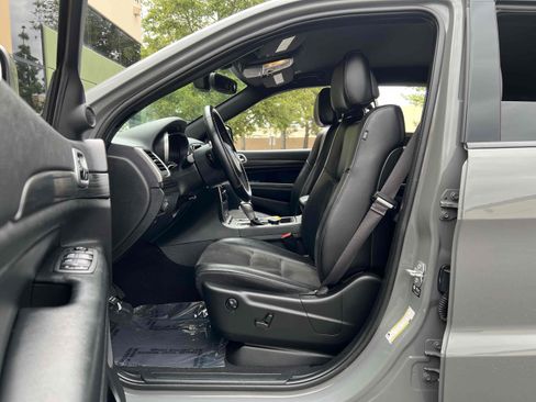 Used 2022 Jeep Grand Cherokee Laredo X RWD image 4