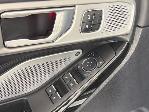 Used 2022 Ford Explorer Platinum w/ Equipment Group 601A AWD/4WD image 25