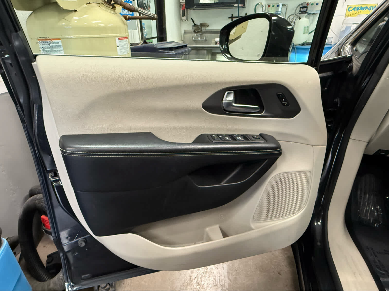 Used 2022 Chrysler Pacifica Touring-L FWD image 18