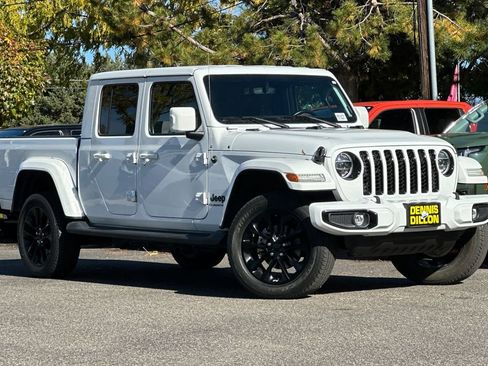 Used 2022 Jeep Gladiator Overland AWD/4WD image 2