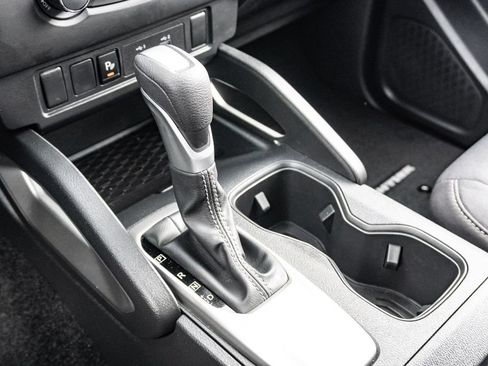 Used 2025 Nissan Frontier SV RWD image 25