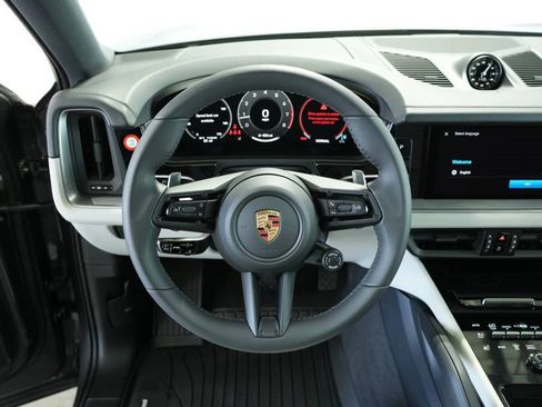 Used 2025 Porsche Cayenne Coupe image 13