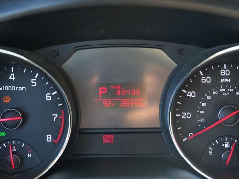 Used 2018 Kia Sedona L FWD image 28