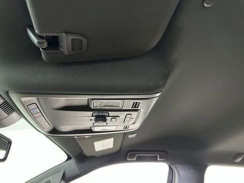 Used 2024 Chevrolet Suburban Premier RWD image 19