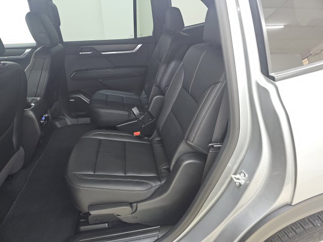 Used 2026 GMC Acadia Elevation w/ Elevation Premium Package FWD image 3