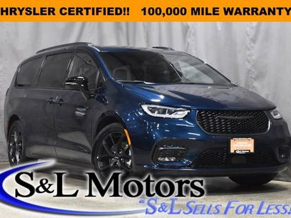 Certified 2025 Chrysler Pacifica Limited