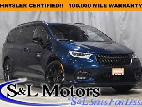 Certified 2025 Chrysler Pacifica Limited image 1