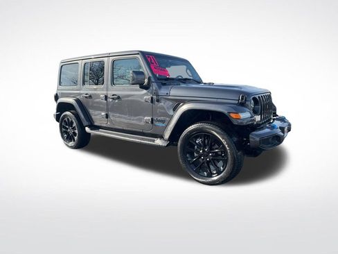 Used 2021 Jeep Wrangler Unlimited Sahara image 3
