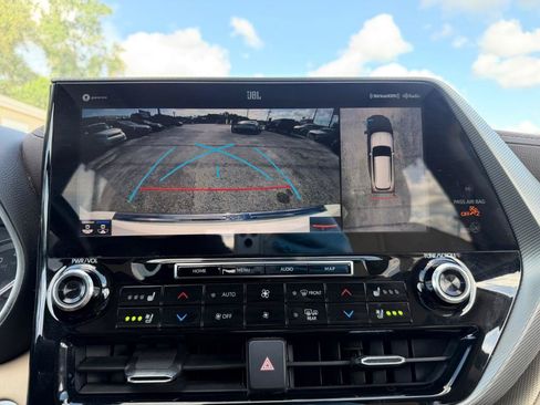 Used 2020 Toyota Highlander Platinum FWD image 25