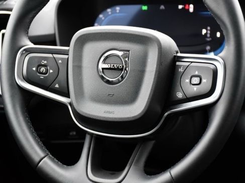 Certified 2025 Volvo XC40 B5 Plus image 19