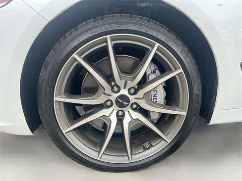 Used 2025 Genesis G70 2.5T image 30