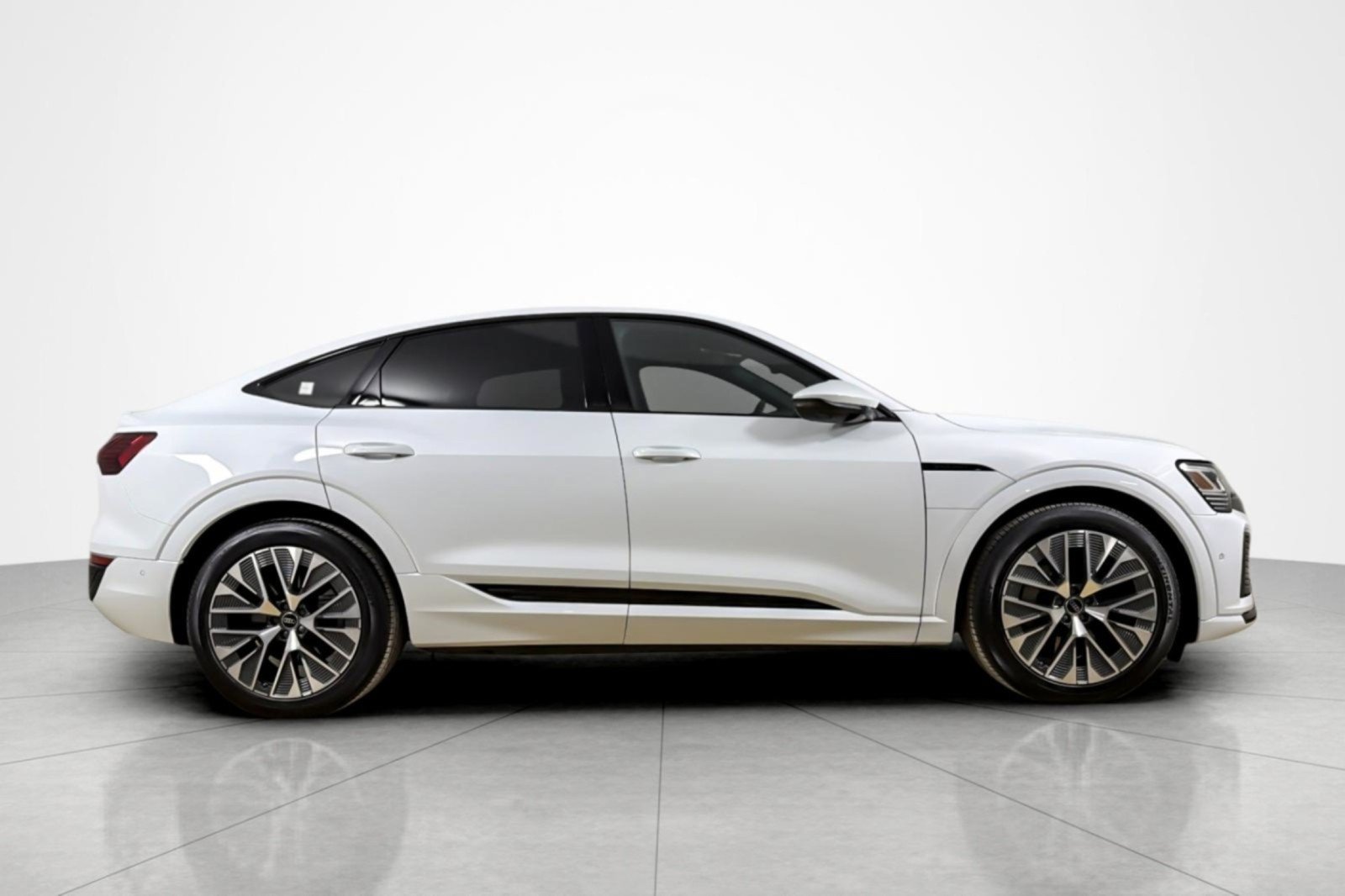 Used 2024 Audi Q8 e-tron Premium Plus AWD/4WD image 6