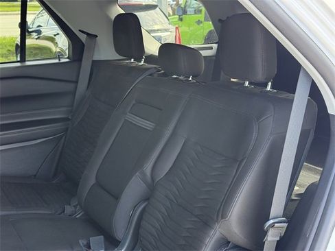 Used 2021 Ford Explorer XLT image 27