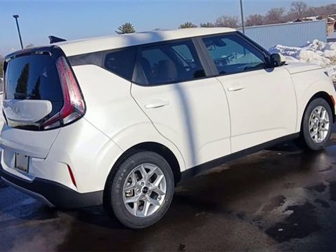 Certified 2023 Kia Soul LX w/ LX Technology Package image 3