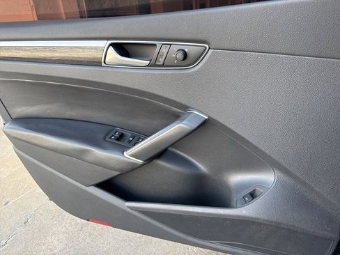 Used 2018 Volkswagen Passat 2.0T SE w/ SE Lighting Package image 23