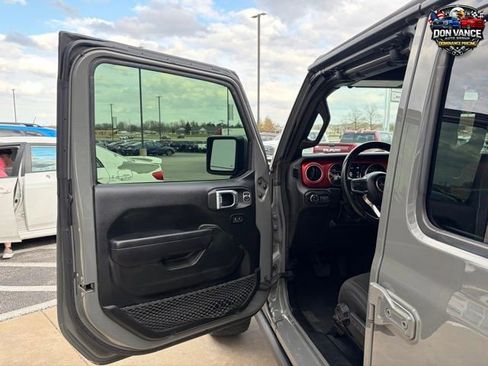 Used 2022 Jeep Gladiator Rubicon image 9