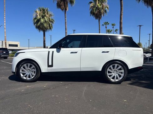 Used 2023 Land Rover Range Rover SE AWD/4WD image 3