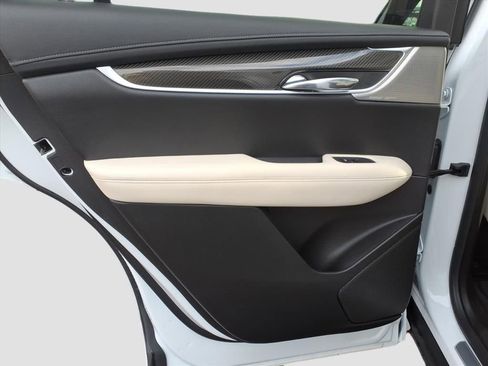 Used 2023 Cadillac XT6 Sport w/ Technology Package image 21