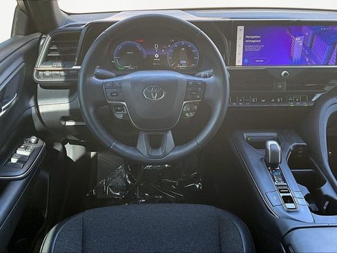 Used 2023 Toyota Crown AWD/4WD image 4
