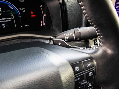 Used 2025 Toyota Camry SE image 40